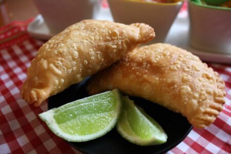 Empanada de trigo pollo y queso